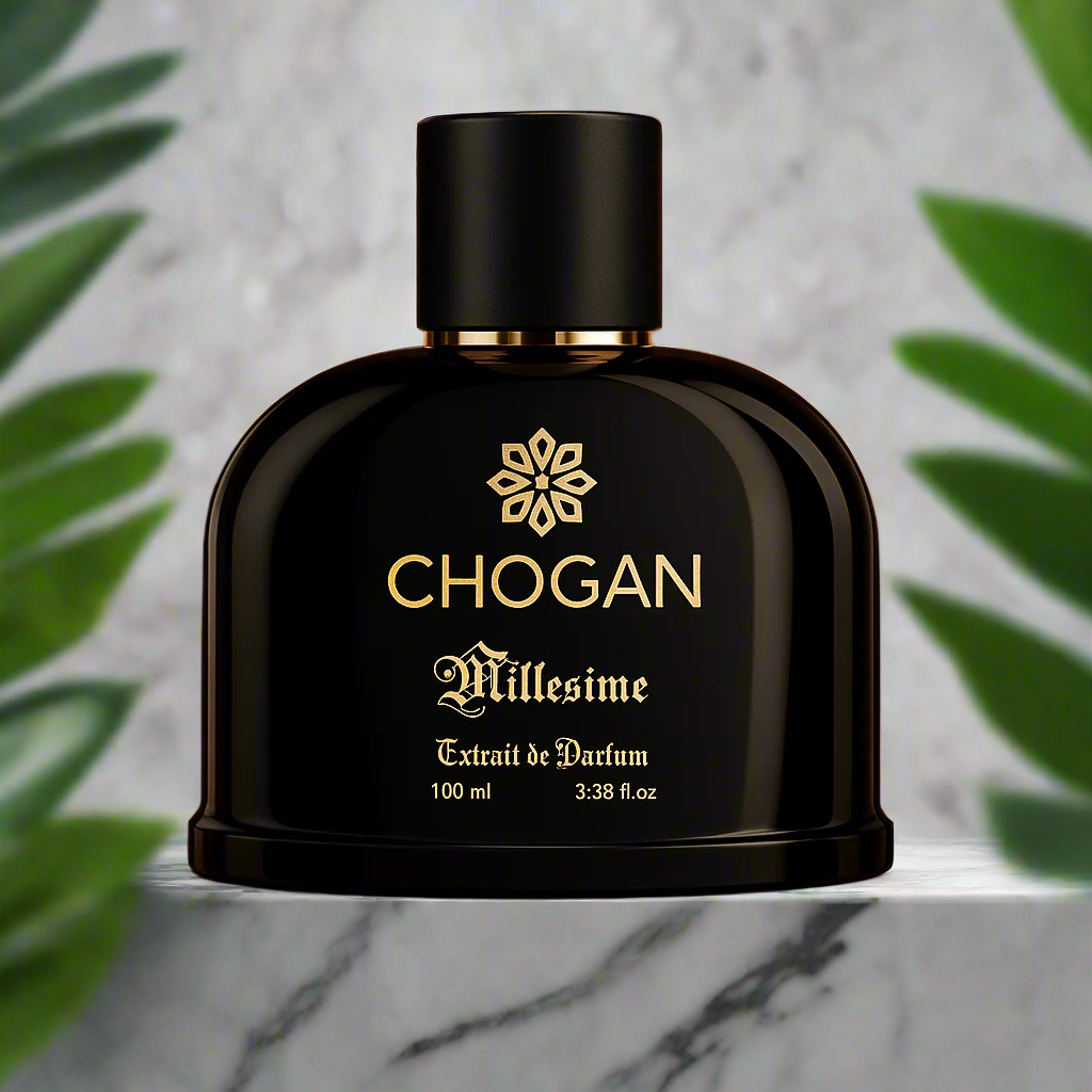 Flacon noir de parfum Chogan pour homme, 100 ml, design sobre et élégant, extrait de parfum inspiré des grandes maisons.